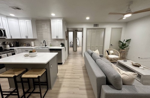 Norfolk - Virginia Beach Apartment | 2 king bed steps to beach - 9