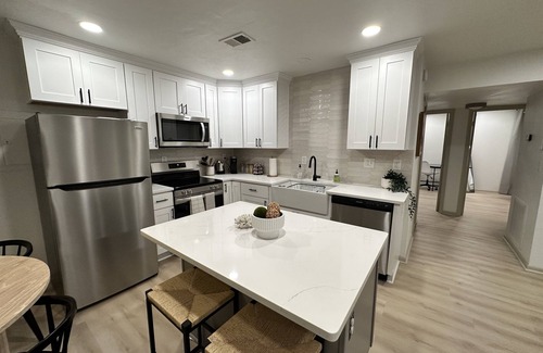 Norfolk - Virginia Beach Apartment | 2 king bed steps to beach - 9