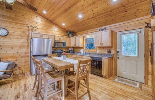 Hiawassee House | 2 KING BEDS, 25 min to Helen, Hiawassee GA