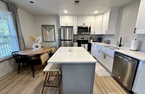 East Ocean View Apartment | 2 King Beds + 400ft from Beach - 8