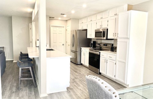 Wetmore House | ✨ 2 King Beds - Modern Comfort for 8 Guests ✨