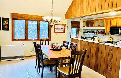 Waterville Valley Apartment | 2 King Beds & Queen in Office Suite, Walk to Town