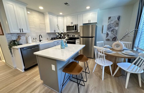 East Ocean View Apartment | 2 King Beds - Top Floor End Unit 10