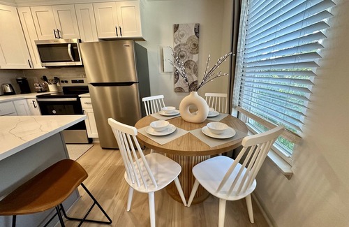 East Ocean View Apartment | 2 King Beds - Top Floor End Unit 10