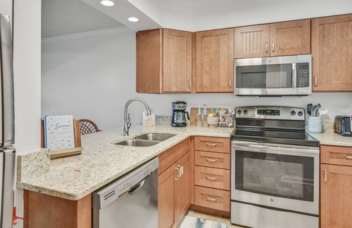 North West Florida Condo | 2 King Suites + Sunsets + Heated Pool + Hot Tub!