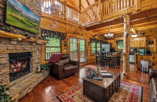 Gatlinburg - Pigeon Forge Cabin | 2 KING suites with 2 sofa beds, fireplace & hot tub BOOK NOW for SPRING!