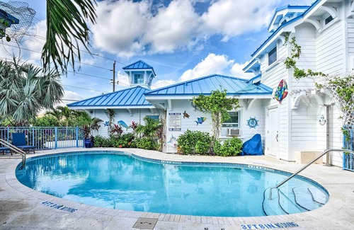 New Smyrna Beach Villa | 2-Level Villa w/ Balcony, Walk to Beach!
