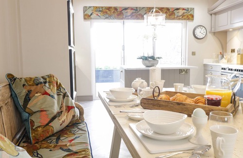 Conwy House | 2 LLEWELYN STREET, pet friendly, luxury holiday cottage in Conwy