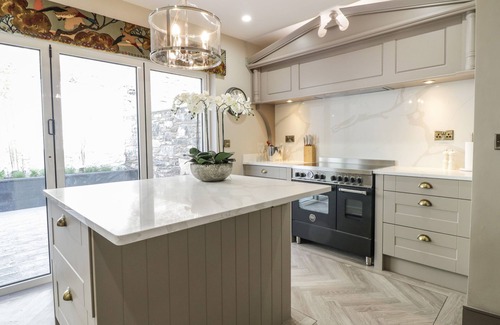 Conwy House | 2 LLEWELYN STREET, pet friendly, luxury holiday cottage in Conwy