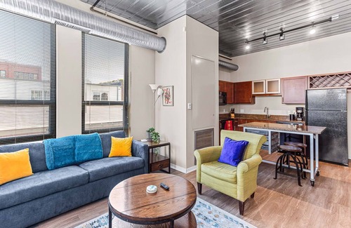 Old West Side Apartment | 2 Luxe 2BR Apts Near Big House w Parking & Gym