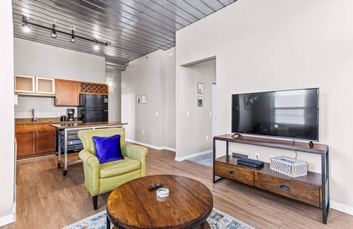 Old West Side Apartment | 2 Luxe 2BR Apts Near Big House w Parking & Gym