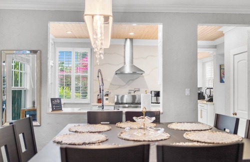 Northboro Park House | 2 Mansions! | Free Pool Heat | Garden & BBQ | Sleeps 22-8 BR