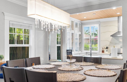 Palm Beach - West Palm Beach Villa | 2 Mansions! with Pool & Garden & BBQ & Sleeps 22 + 8 Bedrooms!