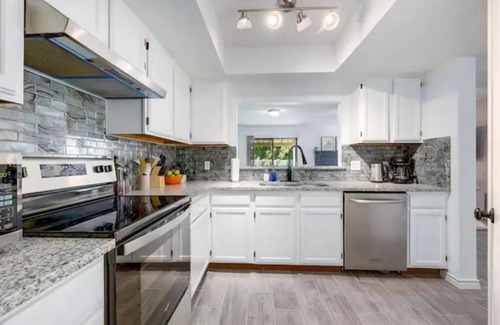Town And Country Park Addition House | 2 Master Suites + Peaceful + Colorful + Fenced in Yard + Near Trails and Parks