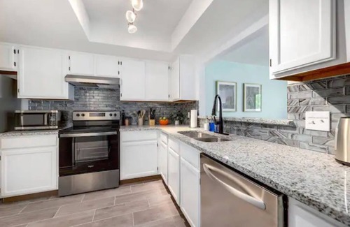 Town And Country Park Addition House | 2 Master Suites + Peaceful + Colorful + Fenced in Yard + Near Trails and Parks