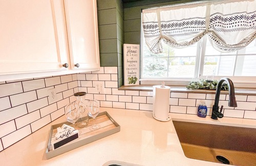 Palmer Lake House | 2 Master Suites! Pet Friendly With MTN Views and King Beds