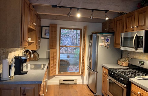 McHenry House | 2 mi from WISP & lake, outdoor hot tub, wood burning stove, luv DOGS!