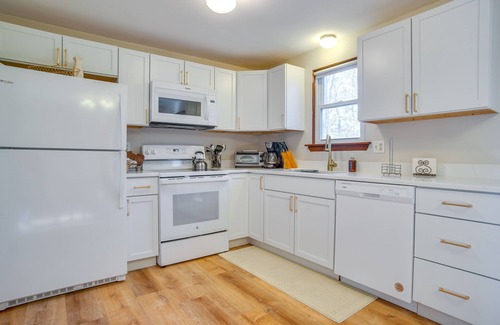 Centerville House | 2 Mi to Covell’s Beach: Centerville Home w/Deck