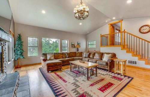 Estes Park House | 2 Mi to Downtown Home with Hot Tub in Estes Park!