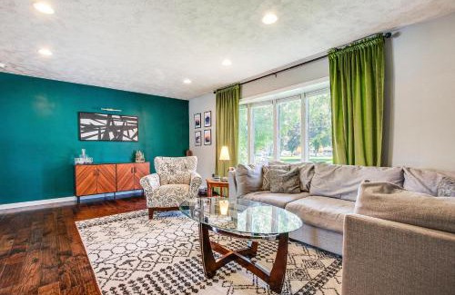 Oshkosh House | 2 Mi to Dtwn Oshkosh Canal-Front Family Getaway!