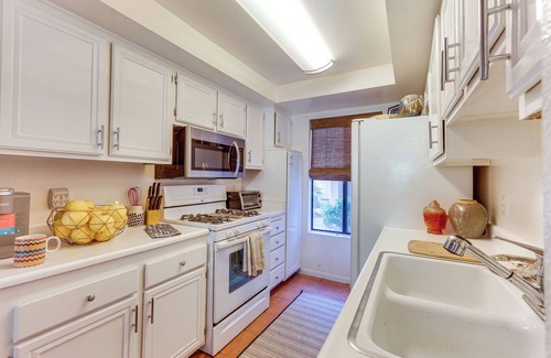 Canyon Corridor Condo | 2 Mi to Dtwn Palm Springs: Mtn-View Condo w/Pool