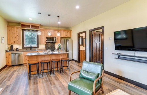 Palmer House | 2 Mi to Dtwn Palmer: Custom Valley Home w/Garage