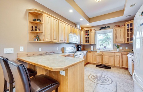 Estes Park House | 2 Mi to Lake Estes: Home w/Deck & Grill