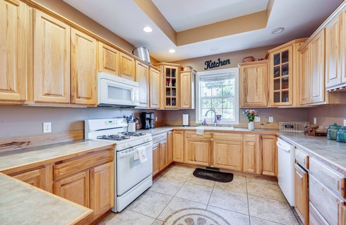 Estes Park House | 2 Mi to Lake Estes: Home w/Deck & Grill
