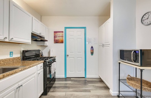 Downtown Hollywood Cottage | 2 Mi to Ocean: Hollywood Beach Bungalow w/Patio