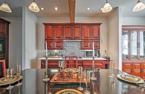 South Lake Tahoe House | 2 Mi to Shore: Luxe South Lake Tahoe Lodge