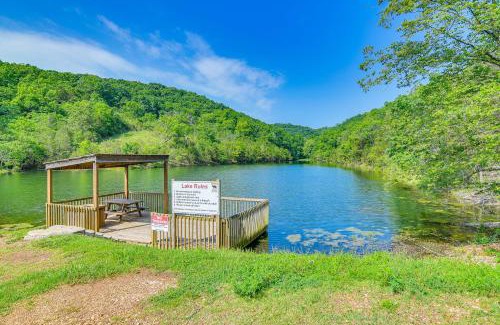 Notch Estates Apartment | 2 Mi to Silver Dollar City Branson West Condo!