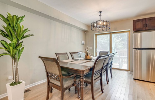 South Shore House | 2 Mi to South Shore Beach: Urban Retreat w/Yard