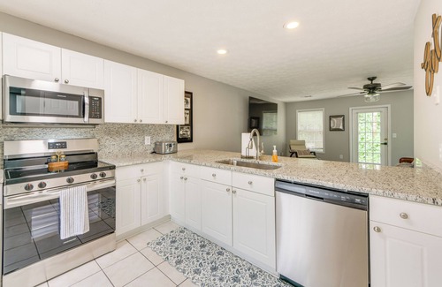 Auburn Condo | 2 Mi to Tiger Territory! Condo w/Community Pool