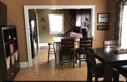 Green Bay House | 2 miles from Lambeau - great indoor and outdoor entertainment - Sleeps 8!