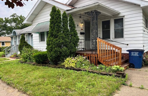 Michigan City House | 2 miles from the beach & casino. 10 miles from Michigan