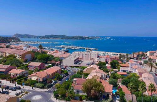 Le Brusc Apartment | 2 min de la Plage, Parking, Terrasse & Wifi!