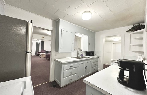 Hot Springs House | 2 min walk to Oaklawn Track Casino. 2 BR
