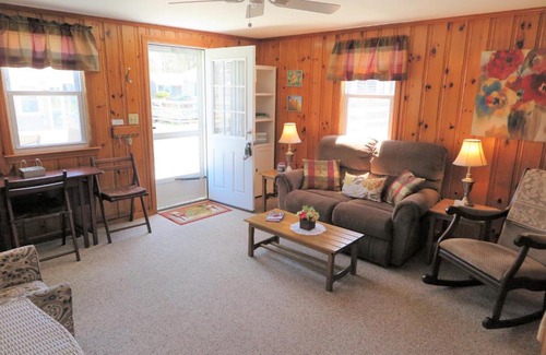 Dennis Port House | 2 Minute Walk to Beach, Cape Cod Escape