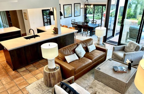 Del Mar House | 2 minute walk to Del Mar Beach!