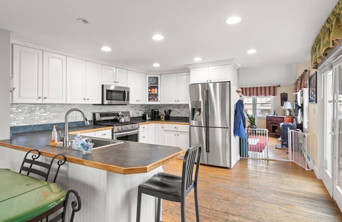 Newburyport House | 2 Minute WALK to Ocean! Pets ok.
