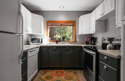 Idyllwild Cabin | 2 Minutes Away from Town with LARGE PRIVATE DECK!
