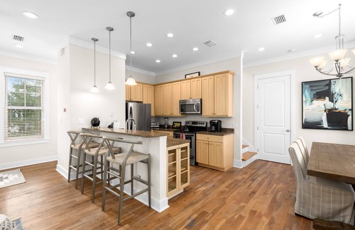 Seagrove Beach House | 2 Minutes to Beach. Heated Community Pool. 4 Taxi Bikes Near Shopping and Dining