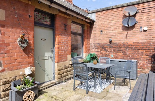 Lytham St. Anne's House | 2 Minutes to the Beach and dog-friendly! The Old Wash House Beach Hut