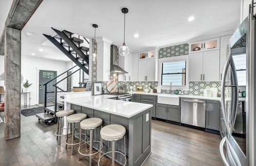 Detroit - Shoreway House | 2 of 3 Houses | Perfect for Groups | Sauna|Hot Tub