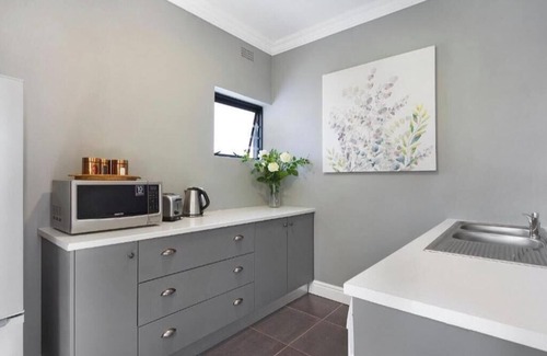 Tokai House | 2 On Lismore Guesthouse 5