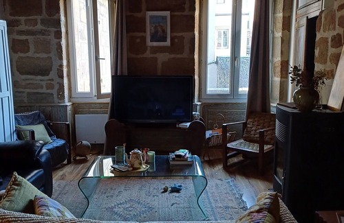Brive-la-Gaillarde Apartment | 2-person apartment 80 m2 Brive historic center