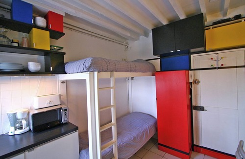 8th Arrondissement Apartment | 2-person studio Champs Elysées