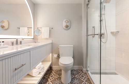 Singer Island Hotel | 2 Pet Friendly Beach Room! Outdoor Swimming Pool, Near Peanut Island Park!