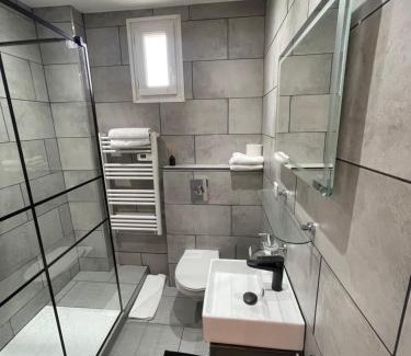 Riou - Petit Juas - Av de Grasse Apartment | 2 pièces au calme