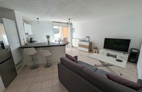 Grasse Apartment | 2 Pièces Dans Résidence Avec Piscine et Tennis